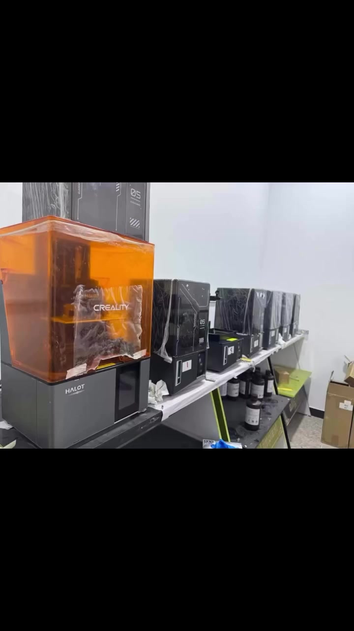 🏭 هل تواجه أياً من هذه التحديات؟

❌ ارتفاع التعريفة الجمركية وضغوط الاستيراد
❌ شُح قطع الغيار وصعوبة توفرها
❌ المنافسة الشديدة والرغبة في صناعة منتج محلي مميز
❌ الرغبة في تطوير أو تحسين منتج قائم
❌ فكرة منتج بلاستيكي لكنك تتردد بسبب التكلفة العالية لقالب الحقن

الحل موجود.. عند مكتب الصقر للحلول الصناعية 🦅
نساعدك تختبر وتطوّر منتجك قبل أي استثمار كبير، من خلال:
✅ الطباعة ثلاثية الأبعاد بمادة الرزن عالية الجودة والدقة
✅ جميع المواد المناسبة للمتطلبات الميكانيكية والحرارية والكيميائية
✅ الهندسة العكسية واستنساخ القطع
✅ التصميم الميكانيكي الاحترافي
✅ تطوير الآلات والمنظومات الصناعية

💡 اختبر منتجك أولاً، واستثمر بثقة لاحقاً
📞 للتواصل: ***********

#الصناعة_العراقية #طباعة_ثلاثية_الابعاد #3D_Printing #هندسة_عكسية #تصميم_ميكانيكي #منتج_محلي #حلول_صناعية #قطع_غيار #تطوير_المنتجات #الصناعة_والتقنية #نماذج_اولية #بروتوتايب #Prototype #مكتب_الصقر #ابتكار_صناعي #صناعة_بلاستيك
