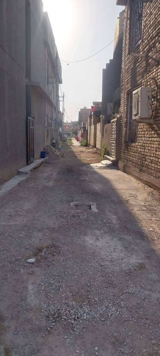 السلام عليكم ورحمة الله وبركاته يوجد لدينا بيت سكن طابو صرف المكان العزيزيه منطقه الجديده مساحة البيت ٨٠متر يتكون من طابقين  بناء جديد كما موظح بل الفديو للإستفسار الاتصال على الرقم او*********** او*********** أو مراجعة مكتبنا الواقع الشارع الرئيسي الخماس مقابل مستشفى الخماس
