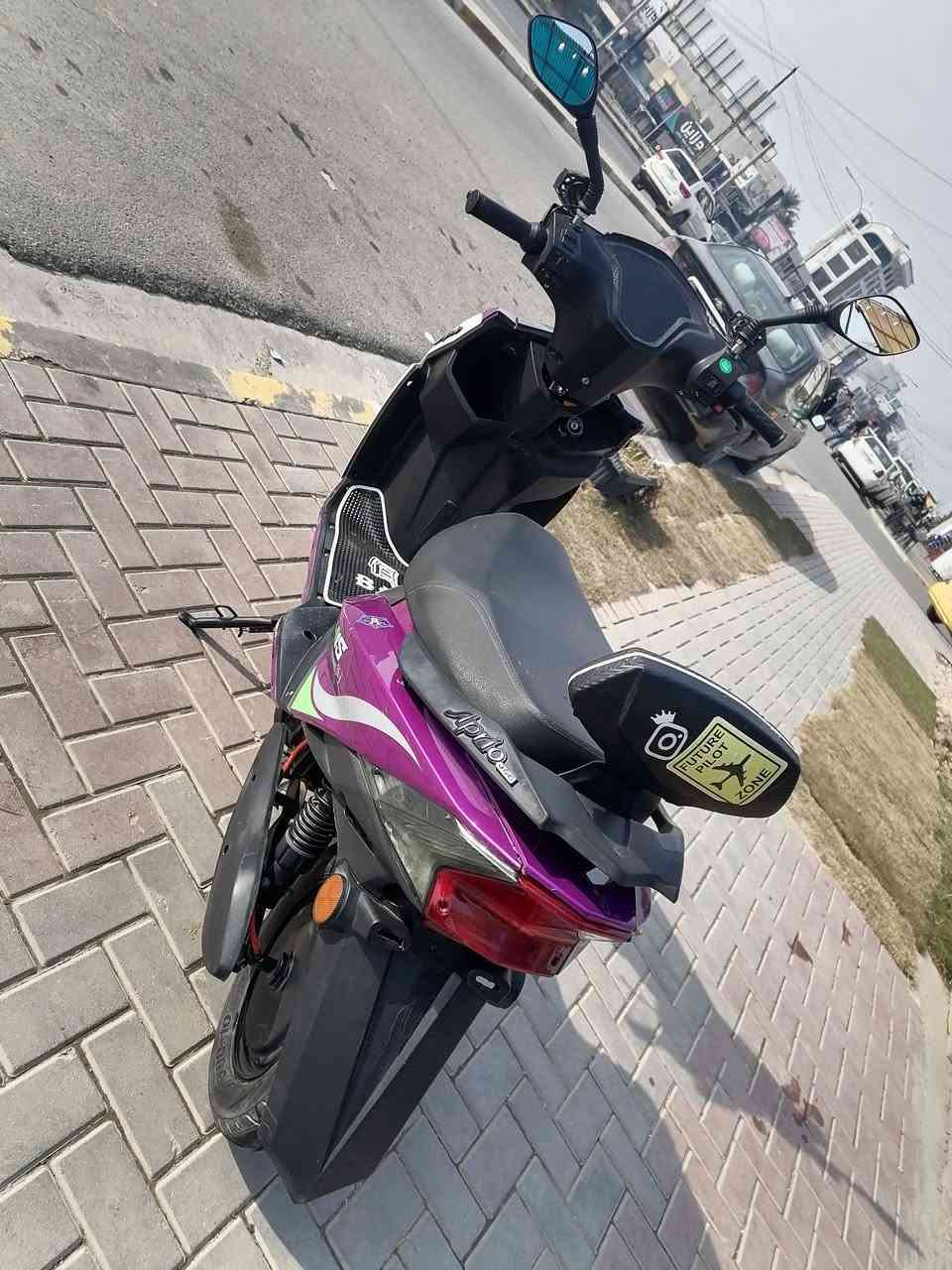 دراجة شحن ماكس 2024 للبيع
بي ضرر قليل بدرع الدعامية  فقط
ملف 2000
بطارية عدد 6 وجدد شرط الفحص
72V
شاحنة الاصلية
سرعة 70
مسافة 60 km بلشحنة
السعر 650 وبي مجال
*********** اتصال وواتساب📍
