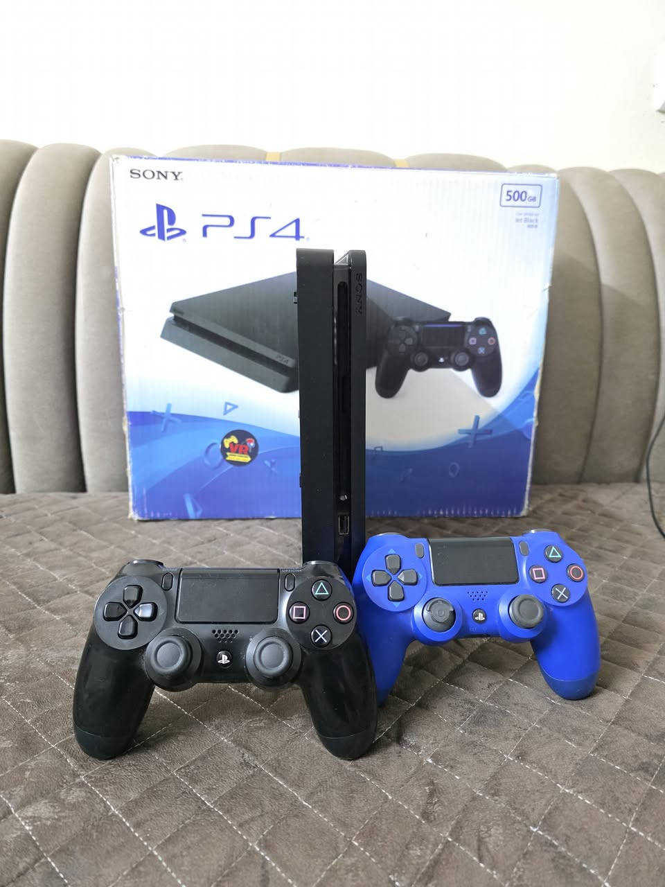 بلي فور سلم مهكر مامفتوح لوك ستيكر حيل حيل نظيف بعده جديد مع كارتون  يحتوي على 7 العاب قويه ويحتوي على 2جوستك جهاز فول الفول السعر 270وبي مجال للطيبين توصيل جميع المحافظات متوفر ***********
