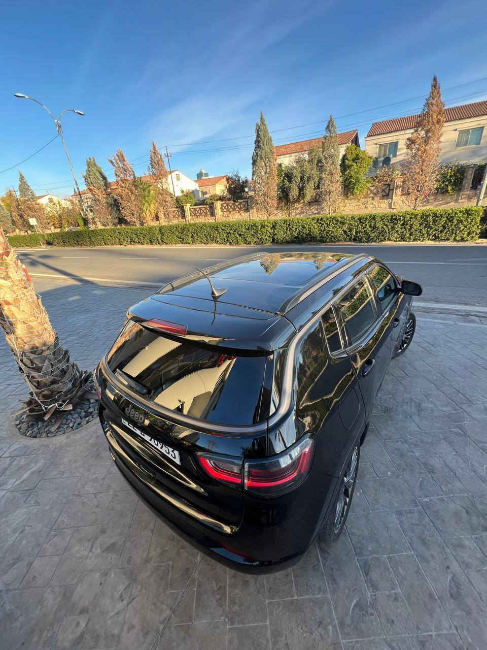 جيب كومباس
موديل 2022
 
فئة high altitude
اعلى فئة بالكومباس
محرك 4 سلندر 2400 المرغوب
———————————————
ماشية 40 الف مايل حقيقي 
رقم اربيل 
تحويل ثاني يوم

المـــــــواصـــفــــات

-رادار امامي 
-رادار خروج عن مسار 
-بصمة تشغيل 
-تشغيل عن بعد
-صندوق شفط
-بصمة ابواب 
-هند أبريك بصمة
-اطفاء ذاتي
-شاشة كبيرة
-كامرة خلفية دوارة
-تحكم أستيرن
كشنات جلد بالكامل+ كهربائي وخزن
-تبريد قطعتين
-تبريد خلفي
-كشنات امامي تدفئة( وتبريد)
-كشنات خلفي تدفئة
-رادار 360
 -لايتات زينون وليد بلادي
-لايتات وبگلايت كله بلادي
-كشافات 
-ويل كب بلادي 
-4X4 
-ماوس تحكم وضعيات للقيادة
-drive mode
-تحديد سرعة 
-كيجات الكتروني
-داخلي وخارجي اسود بلاك توب 
-دبل كير
-شاشة تدعم ابل كار بلي
-مراية تعتيم
-مراية جانبية رادار وهيتر 
-نظام الصوت الباين و أم بي فاير
-أدوات احتياطية وسبير 
-گاعيات بلادي 
و بعد بيها هواي مواصفات سعر... 180
بهذا اللون والمواصفات ماكنة 2400 (وحيد)
_________________________

حادث خفيف بس چاملوخ امامي سكن 
و باب سكن صبغ
ارباگات سيستم
⭕️ بدون دواخل بدون شاصي بدون لغود كلها بشرط 
جدام وخلفي كبس 
كلها بلادي....*********** أربيل, العراق
