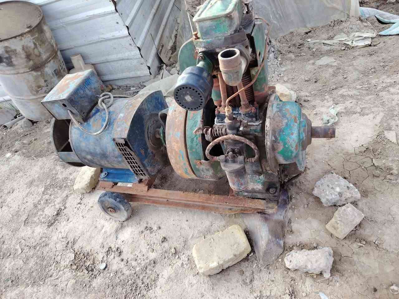 السلام عليكم مولد هندي للبيع 10 حصان 10 كيفي شغال علفحص مكان محاويل ناحية الامام  ***********
