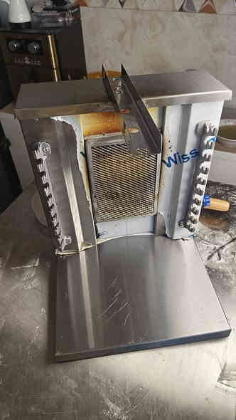 للبيع شواية استعمال مرتين فقط 
المكان الحلة و يتوفر توصيل
السعر 45 الف
***********
