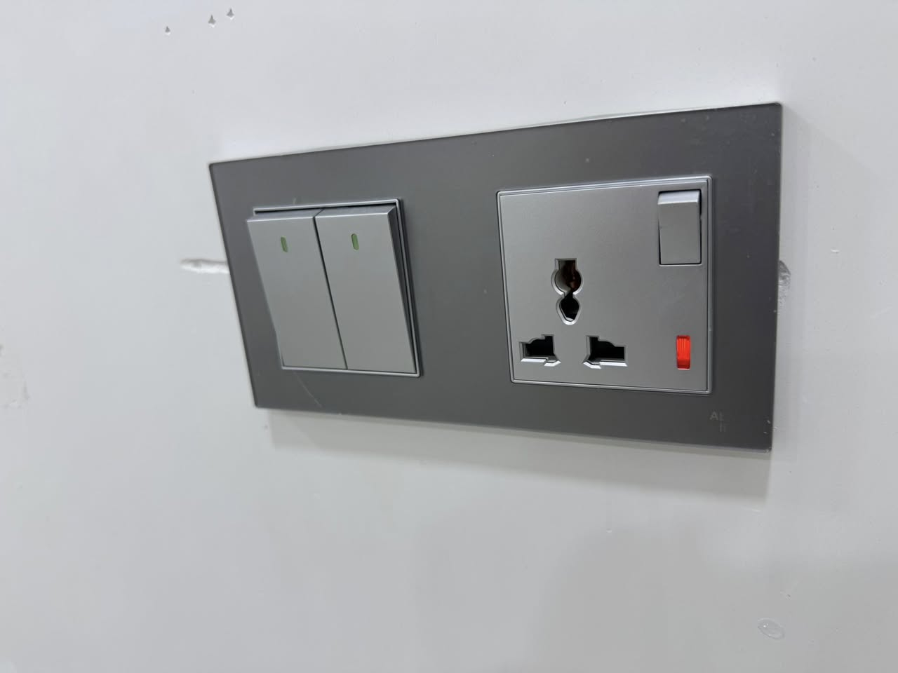 🥀 اللهم صل على محمد وآل محمد 🥀

احبابنا ومتابعينا الطيبين دائما مجموعة سمارت برو SmartPro تحب تشارك شغلها وياكم ، لان ثقتنة بدعمكم النة جدا عالية …. مانوصيكم بعد بمشاركة المنشور ورزقنا ورزقكم على رب العباد 🤲🏻🤲🏻❤️… 

💥 تم ببركة الله وبحمده اكمال تشطيب منزل بمساحة (175 متر) .

 ✅ حيث تم استخدام :

 ⚡️سويجات نوع المتصل ماركة (الماس العراق ).
⚡️ قواطع ماركة (شنايدر & الماس العراق) .
⚡️ انارة ماركة AZEL. 
⚡️ قواطع ايرثلكج نوعية جينرال اليكترك .

بأدارة : المهندس علي الياسري .
*********** :📞
