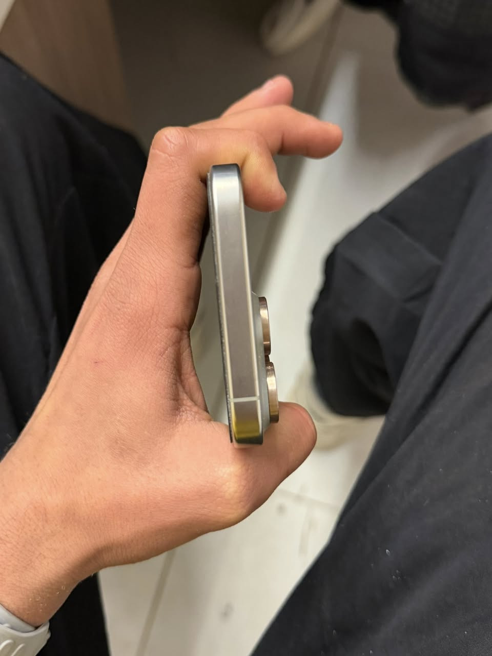 سلام علیکم ایفون 16 برو ماكس ذاكره 256 بطارية 82 لون تيتانيوم شخط مابي نضيف الى درجة تجي بعينك تشوفه وتشوف النضافه ضمان ماستر مابي کارتونه
مكاني بغداد
للمعلومة : هاي العدسه مكسوره مو الكامره *********** واتساب فقط سعر خاص
