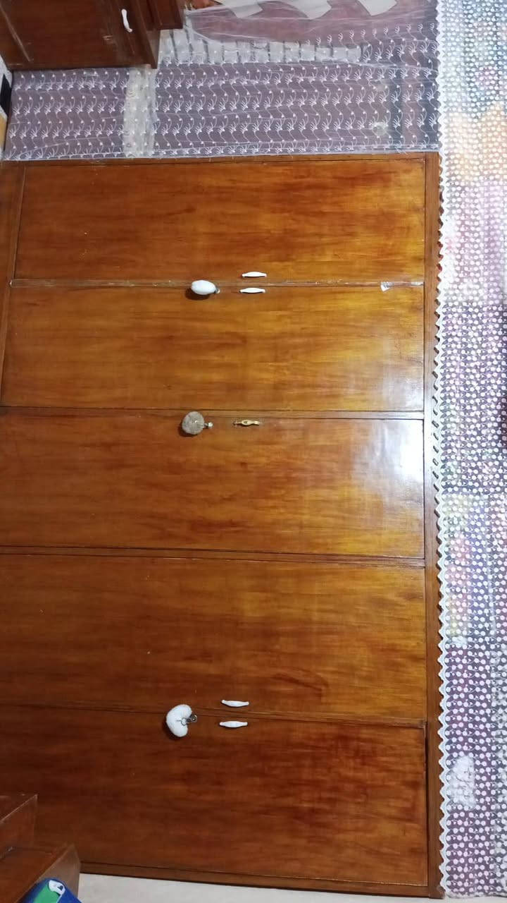 سلام عليكم هاي غرفه اخشاب مستخدم للبيع للستفسار بس واتساب  ***********
