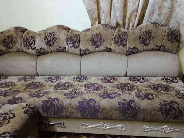 السلام عليكم
طخم للبيع ثلاث قطع بلا زاويه السعر 100 
الرقم ***********
