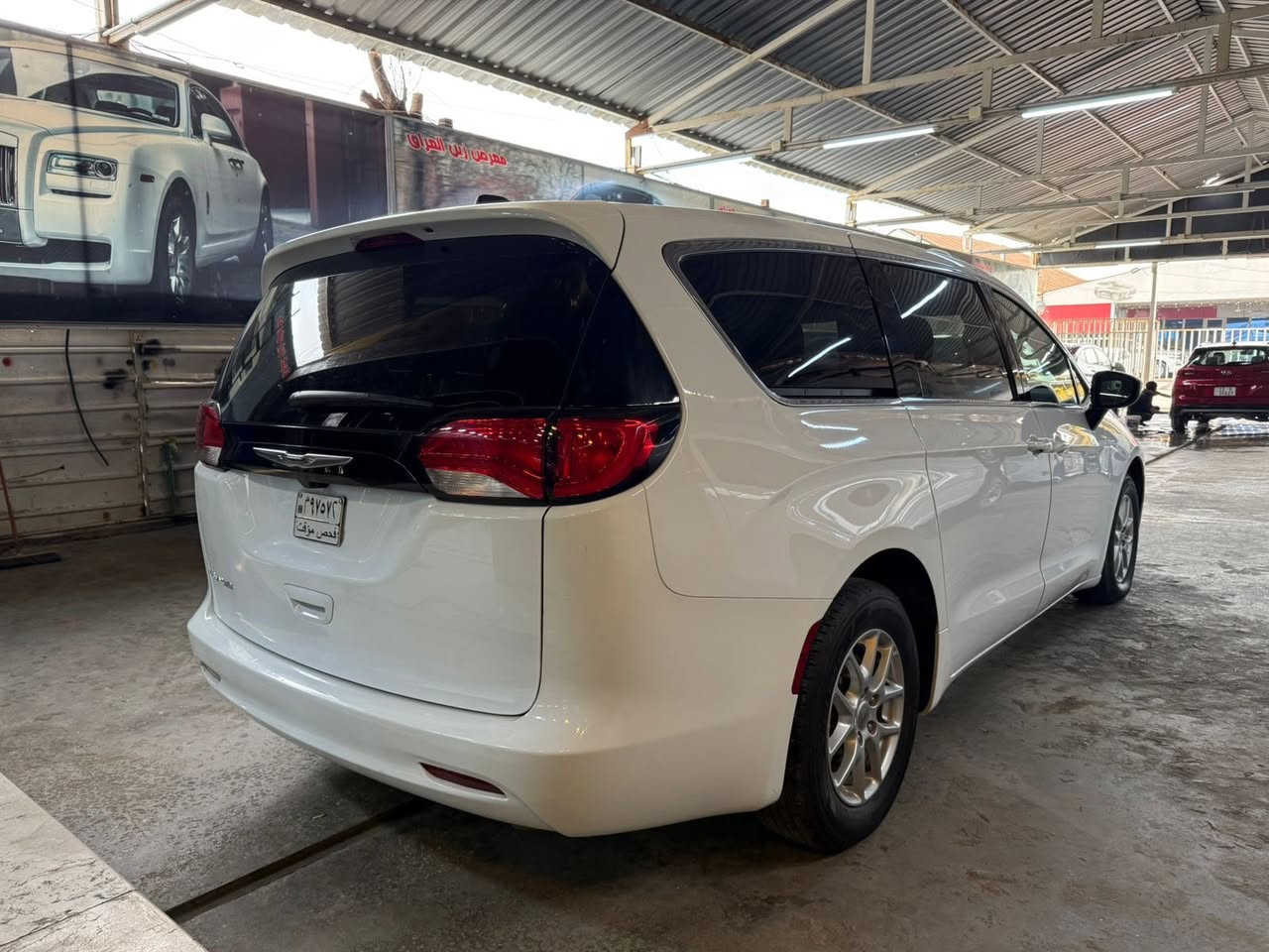 السلام عليكم باسفيكة 2023 بدون رقم حادث فقط جاملغ بدون دواخل سيارة جديدة صور الحادث مرفقة بل صور بيبان كهرباء صدوك كهرباء تشغيل عن بعد وبيهة هواي مواصفات السعر 235 ورقة وبيهة مجال رقم صاحب السيارة *********** مارد علة تعليق ولا خاص الشراي ينتصل
