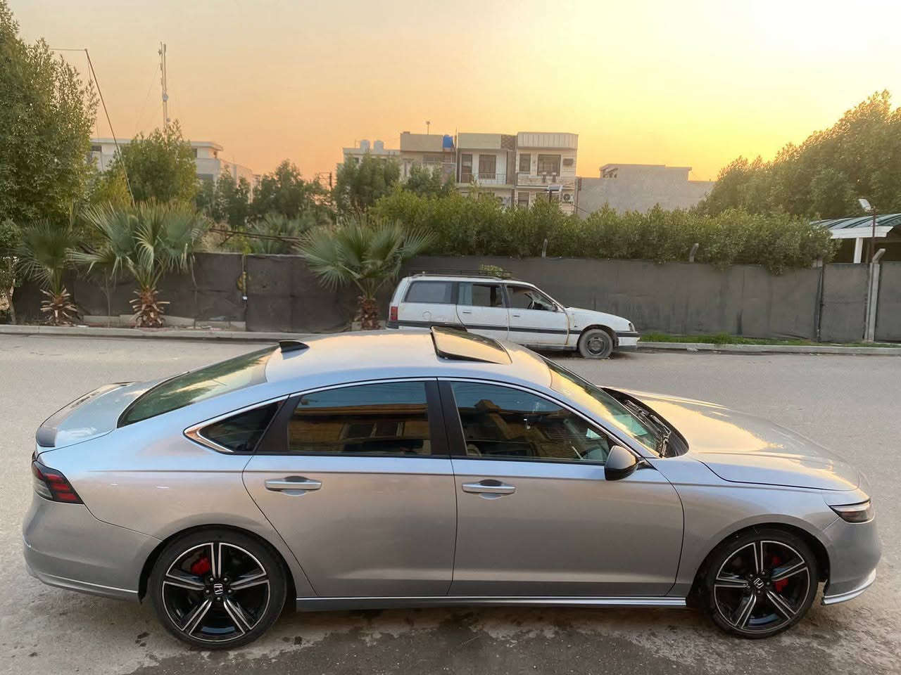 هوندا اكورد سبورت هايبرد 2023
الحادث موضح بصورة السيارة جاهزة

السعر 159 التواصل عن طريق الهاتف كوني بدوام فقط للجادين

***********
