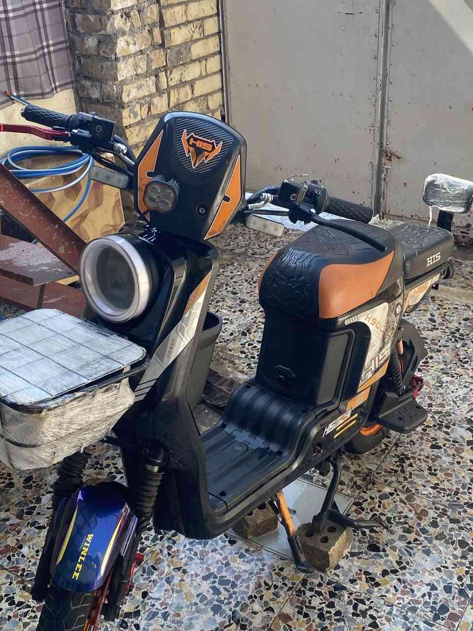 السلام عليكم دراجه شحن النوع  H900 والبايسل فول نظافه الله يشهد عليه ومواصفات فول وكلشي شغال بيه سبب البيع اريد اراوسه اب ماكس نضيفه  او بوليس او بيع عادي.  السعر ٤٥٠قفل واذا تريد انزلك شي بسيط.  الموقع ديالئ. بعقوبه. مدرسه الامين.  ام الكرفس.     الرقم. ***********
