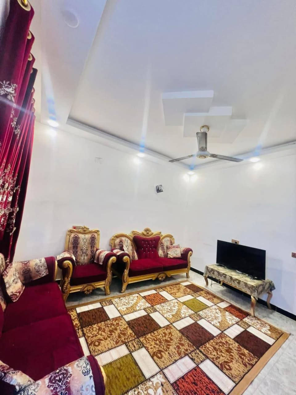 يالله يوجد بيت مساحه 70 متر اللبيع طابقين يتكون غرفتين وصاله ومطبخ وخدمات زيرو لبيت موقع الدوره ابودشير خط نفط قرب من حي الصناعي طابو زراعي سند 25 قرار محكمه السعر 75 وبي مجال قليل الاستفسار ***********
