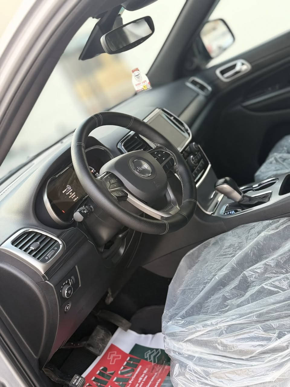 جيب بلاك توب كندية Jeep Grand Cherokee
مكفولة من الدعامية الامامية إلى الخلفية
اللون / رصاصي 
موديل /  2021
الرقم شمالي سنوية بأسمي
العداد /57Mi  
المواصفات 
كشنات جلد & شاموه
ستيرن تحكمات فول 
نظام البانزين / Eco & Sport
بصمة تشغيل عن بعد
شاشة كبيرة متحركة 
مداخل / AUX & USP
المحرك / 3600 
الصندق كهربائي 
حساس خلفي 
دفع رباعي 2
المكان بغداد
السعر خاص
***********
