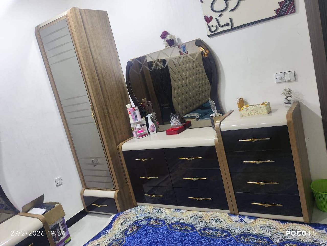 السلام عليكم غرفه تركيه نظيفه ٨ قطع للبيع السعر 600 كاونتر الألمنيوم للبيع السعر 100مكانهن طويريج دور الحجر واني مكلف بالنشر وهذا رقم راعيهن ***********
