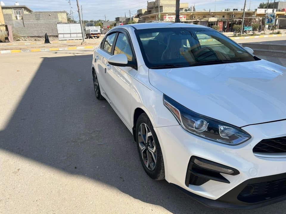 كيا فورتي 2021للبيع ماشية 41الف وارد أمريكي السعر135  تحديد مسار /🤖قيادة آلية /مثبت سرعة /مانع انزلاق /رادار 
السيارة جديدة مال جناي     نص فول مكينة 2000دوش       الشراي يتصل :***********
