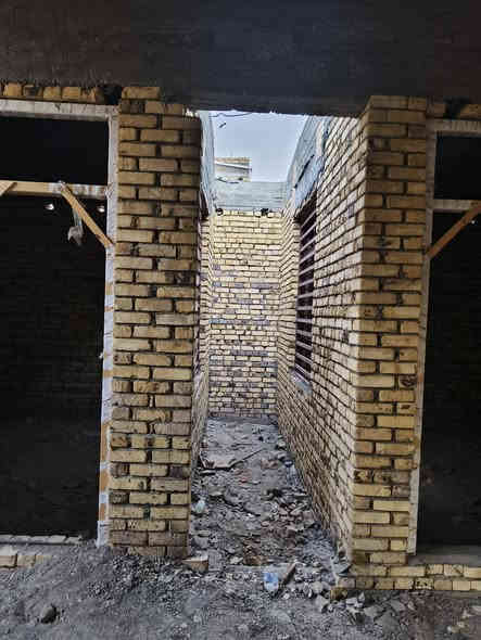 يالله السلام عليكم 
بيت  هيكل للبيع.  زراعي مشمول بالتطويب بيه وصل.  عنوان  منطقه الصخين جامعه ذي قار. شارع حسينية الغائب كافه الخدمات حتى شوارع مخططه كامله  .  
مساحته ٣٣٠م.   نوع البناء  طابوك  كونكريت. مسلح. بناء حديث. درجه اولى. 
 تفاصيل البيت. غرفتين صاله استقبال  مطبخ حار وبارد  صحيات. داخليه وخارجيه. طارمه  حديثه درج خارجي وداخلي 
 السعر ١٣٥ قابل للتفاوض الاستفسار  الاتصال على رقم الهاتف ***********
