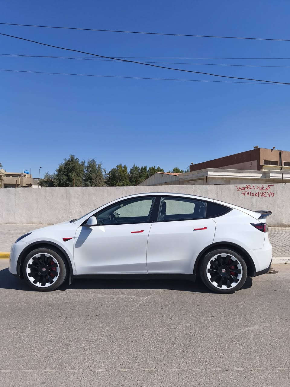 تسلا Y
2023  

ماشيه 12 الف ميل

دبل ماطور صاروخ 400 حصان 

مواصفات التسلا المعروفه هيه تجي فول 

9 كامرات ورادارات 360 ، بانوراما ، ويل 20 , كشنات وستيرن كهرباء ، مري شفط ،جنطه شفط ، كشنات تدفئه 5 مقاعد ،ستيرن تدفئه ، وايفاي ، تسجيل كامرات ، العاب ، مودات قياده ، اوتو هولد وبعد مواصفات هوايه 

مربوطه ( فون كي)  فول تحكم عن طريق الفون 

وياها شاحنه 32 امبير

اناره داخليه 

تاير امامي 255 خلفي 275

حادثها جنطه مبدله نفس اللون والجاملغ الخلفي صبغ 

يعني قطعه وحده صبغ 

مواصله شاصي ولا بطاريات متاثره 

ولا طاك ايرباك 

ما بيها اي نقص السياره 

سونارها موجود

السعر 22 ونص يعني 225 ورقه وبيها مجال

باسمي ***********

بغداد الكرخ
