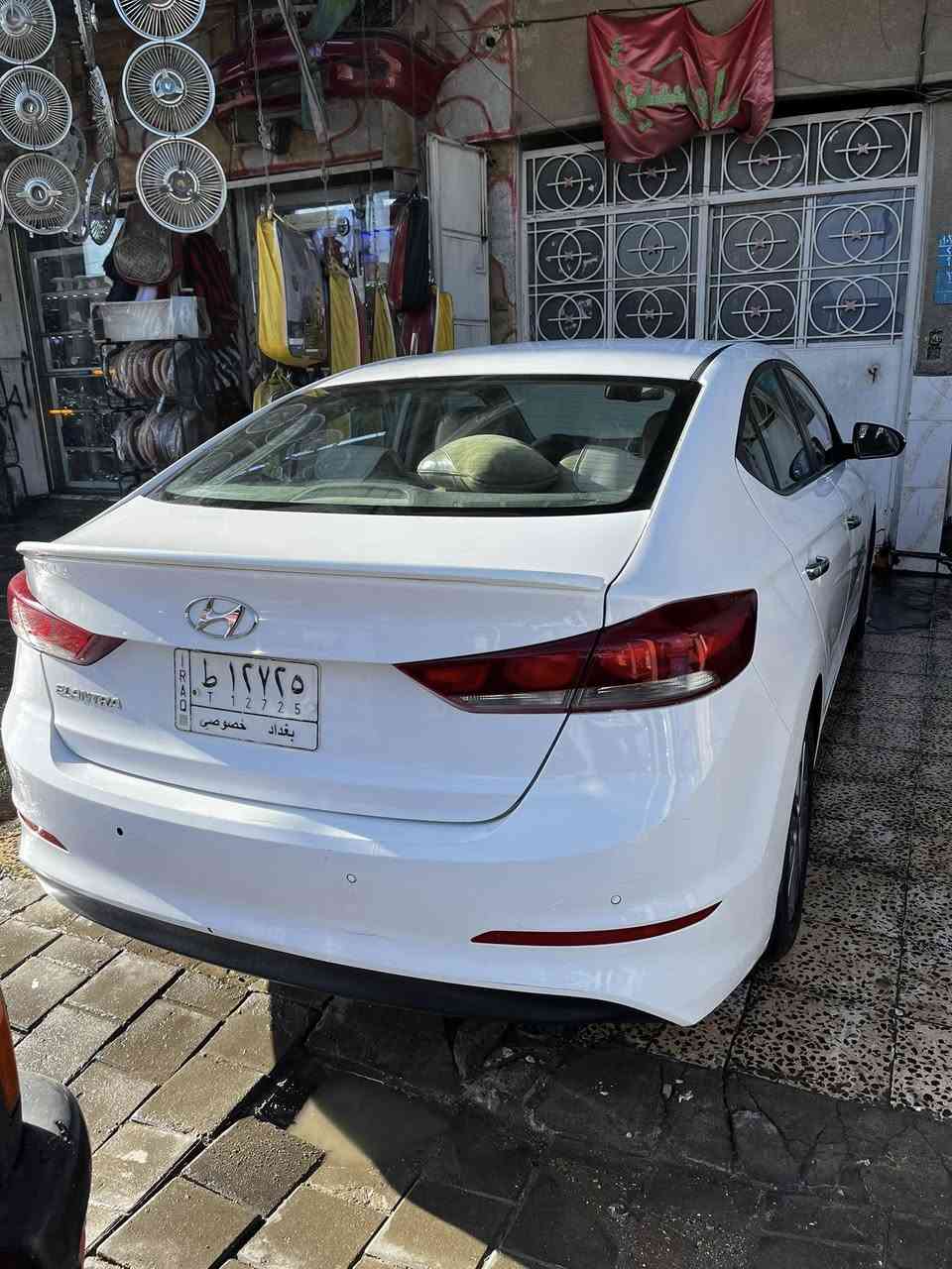 السلام عليكم النترا خليجي 
2017 بأسمي تحويل ثاني 
مكفولة من الصبغ والضربة 
محرك 2000 
فتحة  السعر 128 وبيها مجال بسيط 
*********** 
شباب مكلف الي يحب يستفسر ع الرقم
