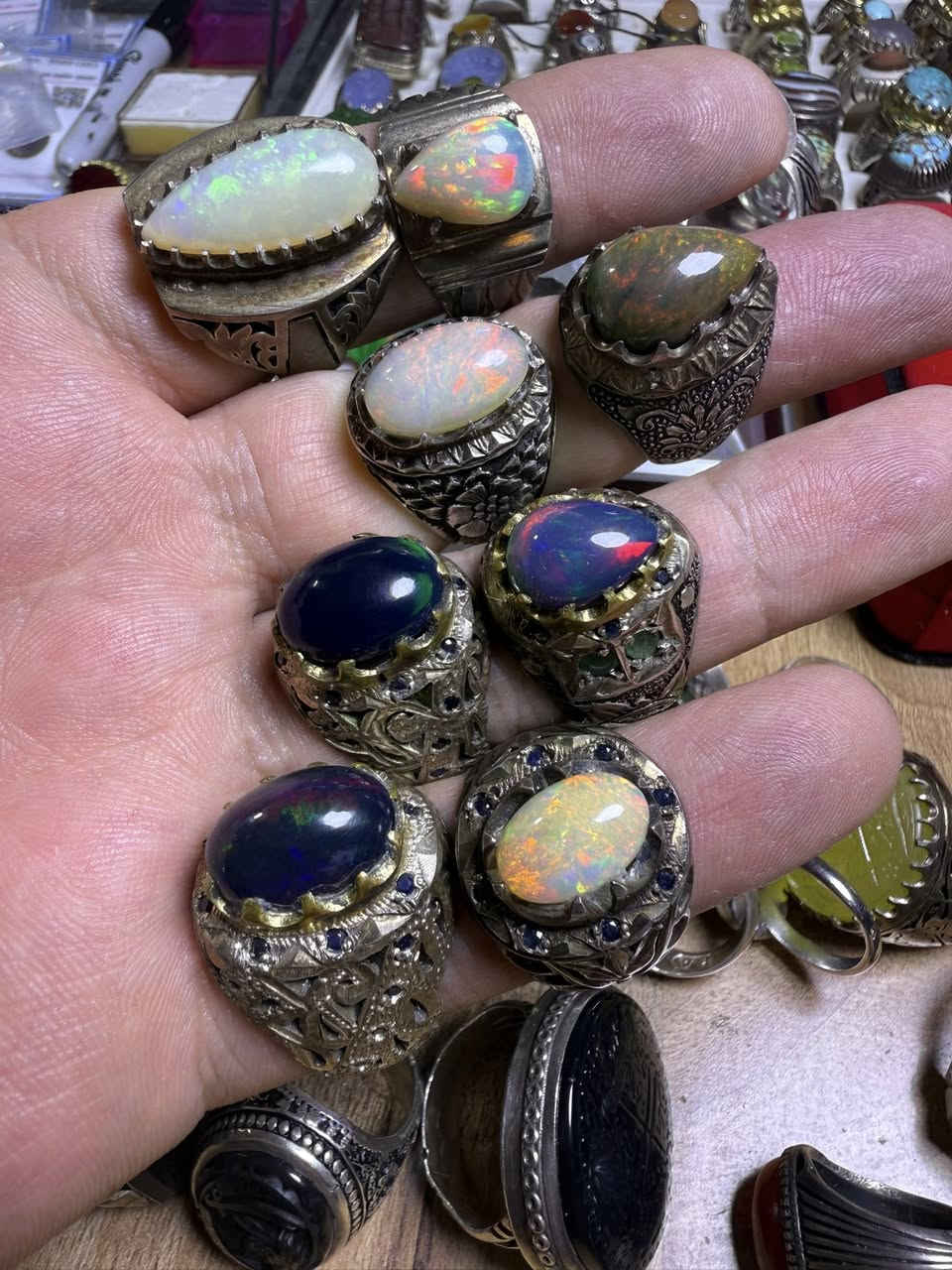 شوفولي الجمال حجر الاوبال والذي يسمى بحجر الراحه النفسيه مهدء للاعصاب بعد النضر اليه الوان جذابه صياغات اكثر من رائعه يتوفر توصيل جميع محافظات العراق


**إذا كنت صاحب هذا الإعلان وتريد حذفه لأي سبب، رجاءا أرسل رسالة إلى الدعم الفني**