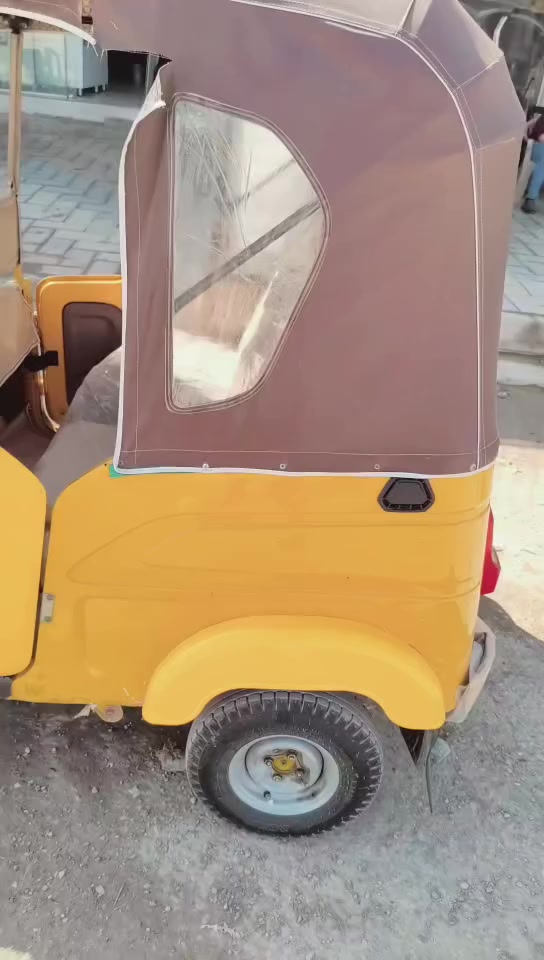 تكتك 21نضيفه بيه ورقه وحده باقي ضايعات سعر 3600ابيعه كوم حديد مكان قضاء الحي رقم راعيه ***********
