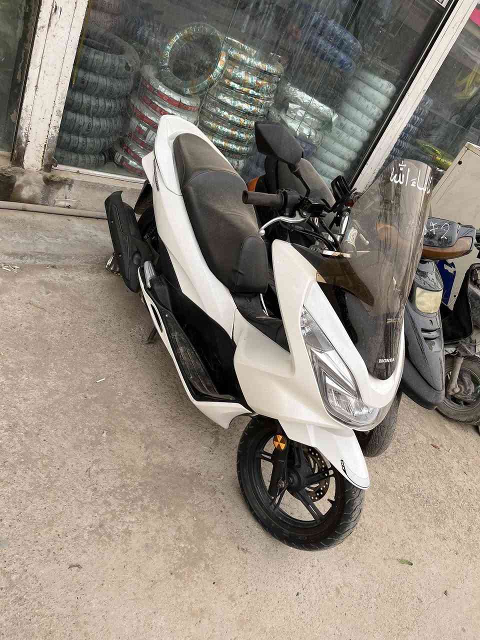 السلام عليكم دراجه bcx جيل الثاني 2017الدراجه بصمه الدراجه كفاله عامه الدراجه اي نقص مابيهه والمكينه خير من الله السعر 14 وبيهه مجال العنوان ديالى بعقوبه 
للاتصال ***********
