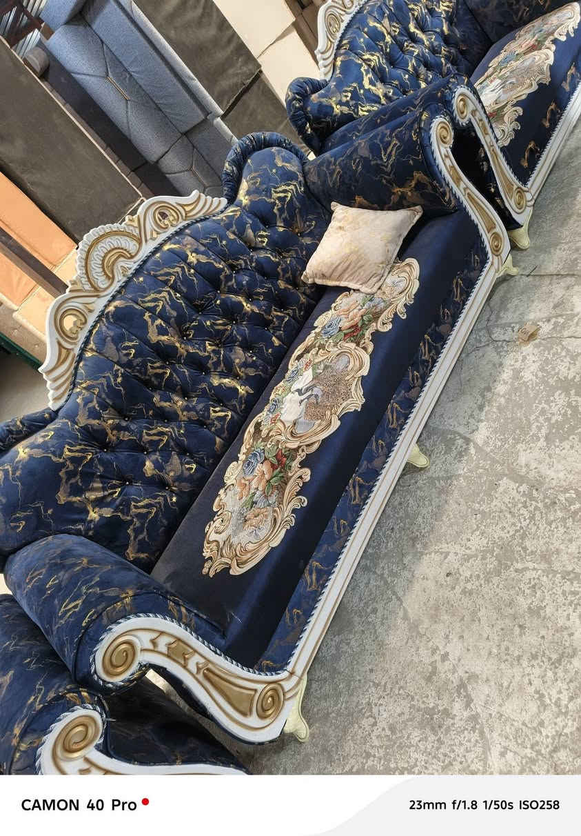 تخم ملكي ابو التاج ١٠ نفرات زلغ مابيه حيل نظيف محد كاعد عليه الاسفنج مالته مميز ضغط وخشب قوي ثقيل واكو توصيل الي باب بيتك عدنه ***********
