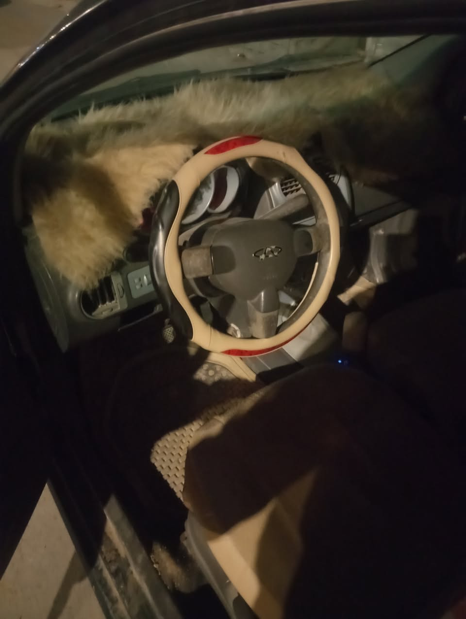 شيري للبيع مديل 2010 رقم بغداد سياره مكينه كير خير من الله والكشر كما موضح في الصورة مكان السياره حله السعر 28
للاستفسار الاتصال على الرقم 
***********
