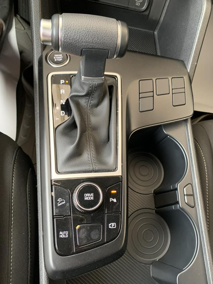 السلام عليكم
كيا سبورتج 2024 شركة الق البنوك

بصمة تشغيل 

بصمة ابواب 

تشغيل عن بعد 

مري شفط 

سايد بريك دكمه 

رادار جانبي 

رادار خلي + كامره 

تحكم ستيرن + شفتات بالستيرن 

3 انظمة قيادة سبورت نورمل عادي 

تبريد قطعتين 

تبريد منفصل 

مانع انزلاق 

اوتو هولد 

ممشه السياره 5.800
السعر 34 مليون 

مكان السيارة بغداد حي الخضراء 

***********
