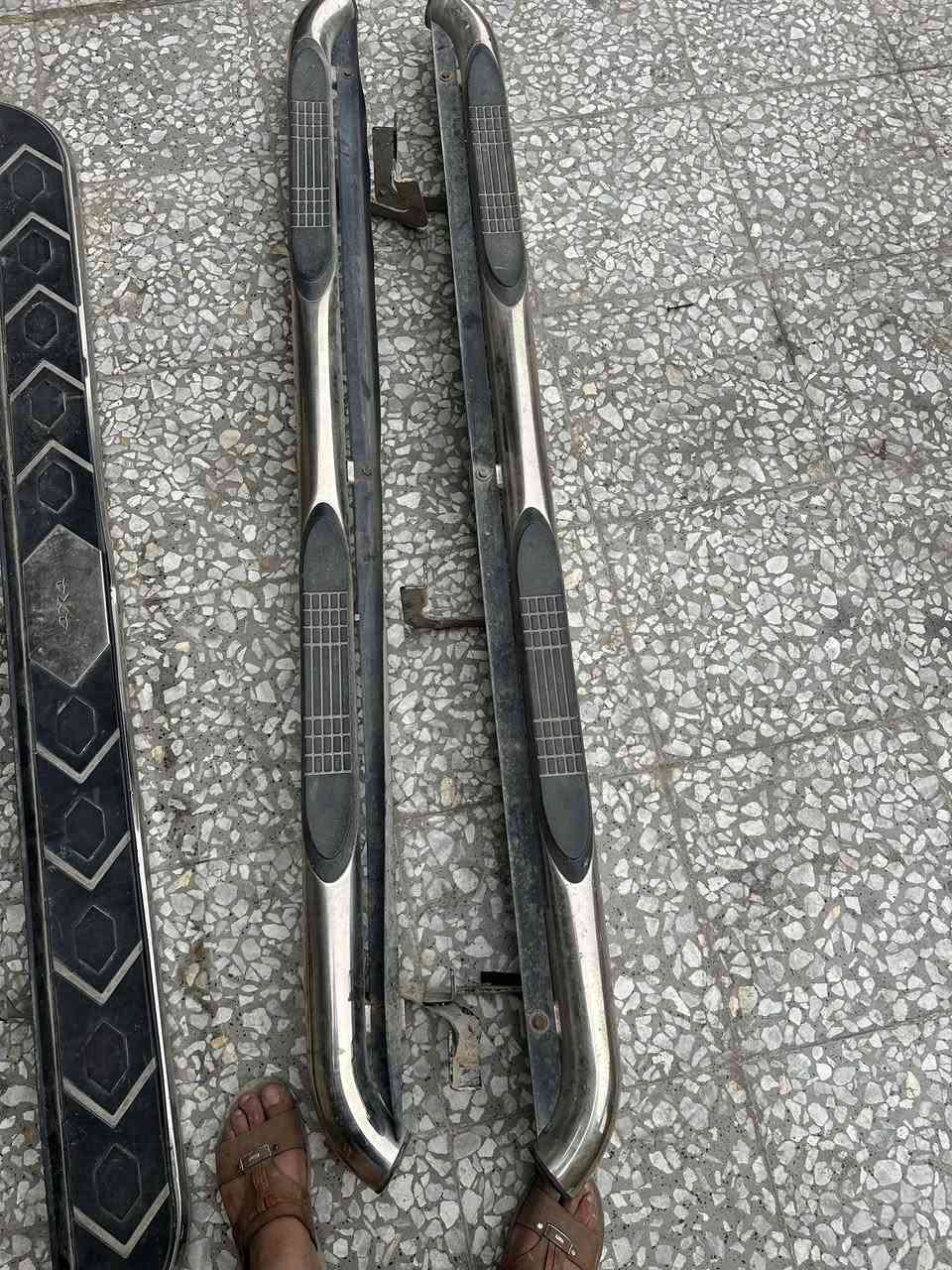 السلام عليكم عندي غراض للبيع دوسات مال نيفاره للبيع وسبايدرات 2وصطابات اصليات شغالات وكشن مال نيسان عاليه قلاب الظهر عنوان بغداد  ***********
