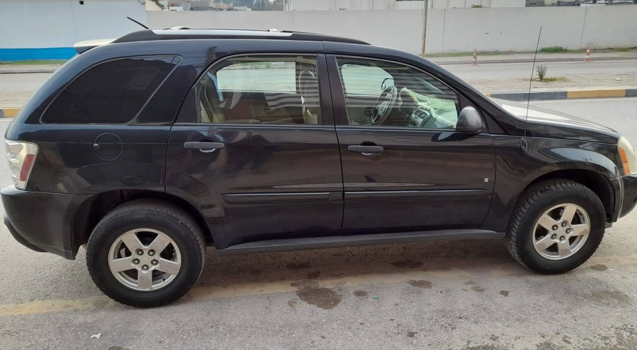 🚗 للبيع: شيفورلييه ايكونكس (Chevrolet Equinox) موديل 2006السيارة متواجدة في [الموصل حي البكر] 
وحالتها ممتازة وجاهزة للاستخدام المباشر.📌 المواصفات الأساسية:الموديل: 2006اللون: أسود ملكي (كما يظهر في الصورة)رقم اللوحة: دهوك (24-A 63929) رقم مميز والسنوية مجددة

 حجم المحرك: 6 سلندر 3.4 لتر 
المواصفات الإضافية والوضعية:التبريد والتدفئة شغالين بكفاءة عالية.السير والترايش بحالة ممتازة .صالون داخلي نظيف ومريح جداً للمشاوير الطويلة والعائلية. حالة الصبغ، بيه فقط چاملغ الأمامي اليمين مصبوغ مال تقحيل .💵 السعر والاتصال:السعر المطلوب: [ السعر  85 ورقة وبها مجال بسيط]
للتواصل والاستفسار: الاتصال مباشرة على الرقم: [***********]
