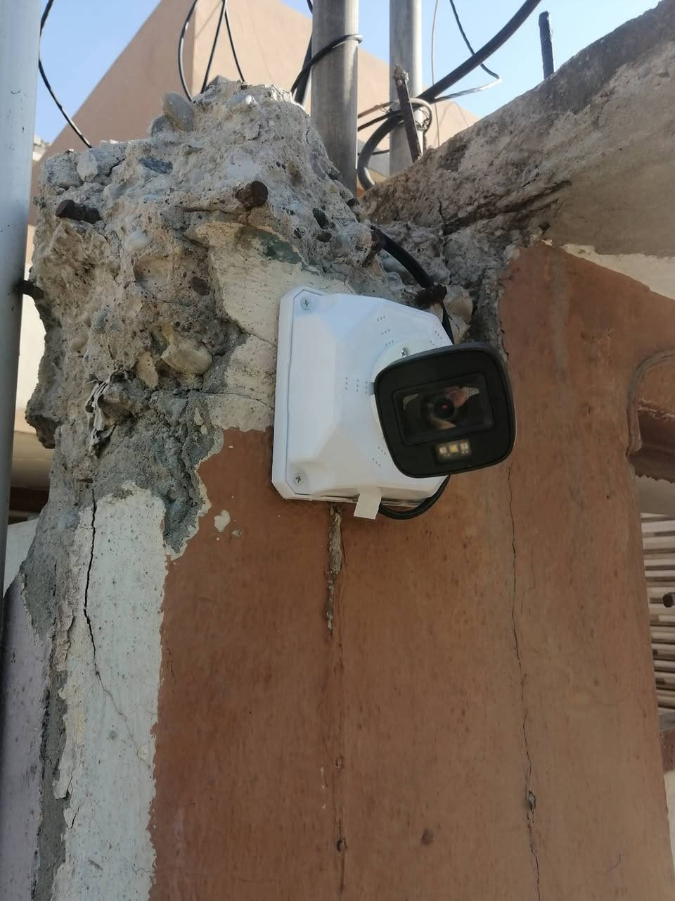 � تنصيب كاميرات مراقبة بأعلى جودة واحترافية 🎯
🔧 نُعلن عن تنفيذ أعمال تنصيب كاميرات مراقبة في مواقع متعددة في واسط وبخبرة عملية مضمونة!

💼 خدماتنا تشمل:
✅ دراسة الموقع واختيار أفضل نقاط التغطية
✅ تنصيب كاميرات HD بأنواعها
✅ ربط الكاميرات على كافة انواع الجهزة 
✅ ربط النظام على الهاتف والمراقبة عن بعد
✅ صيانة وتحديث الأنظمة القديمة
✅تجهيز المواد الازمه من الكامرات  
📍 شغلنا يشهد إلنا بمجمعات سكنية ومحلات ومنازل وشركات
🔒 نضمن لك الحماية، الوضوح، والمتابعة المستمرة
اليوسف لكاميرات المراقبة 
الموقع موصل حي الرسالة قرب التفك لايت
التواصل واتساب و اتصال 
***********
***********
🌟 خلي عينك على كل شي… واحنا نساعدك ترتاح
