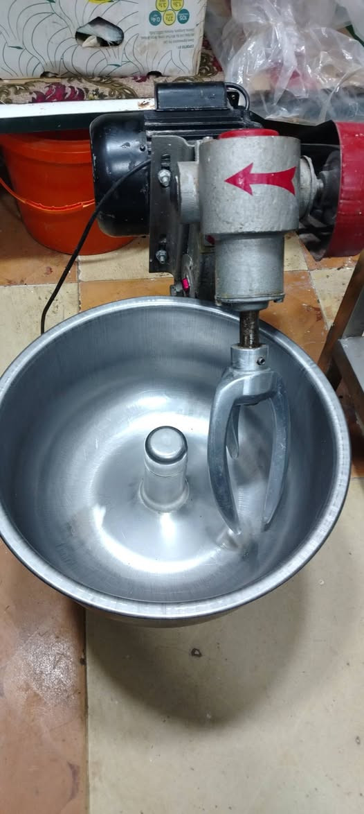 ياالله
غراض للبيع
#فرن للبيتزا والمعجنات بجميع انواعه
#عجانه 
 #ميز_استيل 
#ميز_خشبي
للاستفسار اتصل ***********
