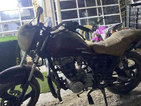 دراجه هايسه محرك خيرمن الله يحتاجلهه شويه ترتيبات سلف نكرة هندر طاك يرادله لحيم كهربائيات كامله بس تربط الضفيرة للبيع السعر 170 وبيهه مجال *********** مكاني ديالى شهربان المقداديه
