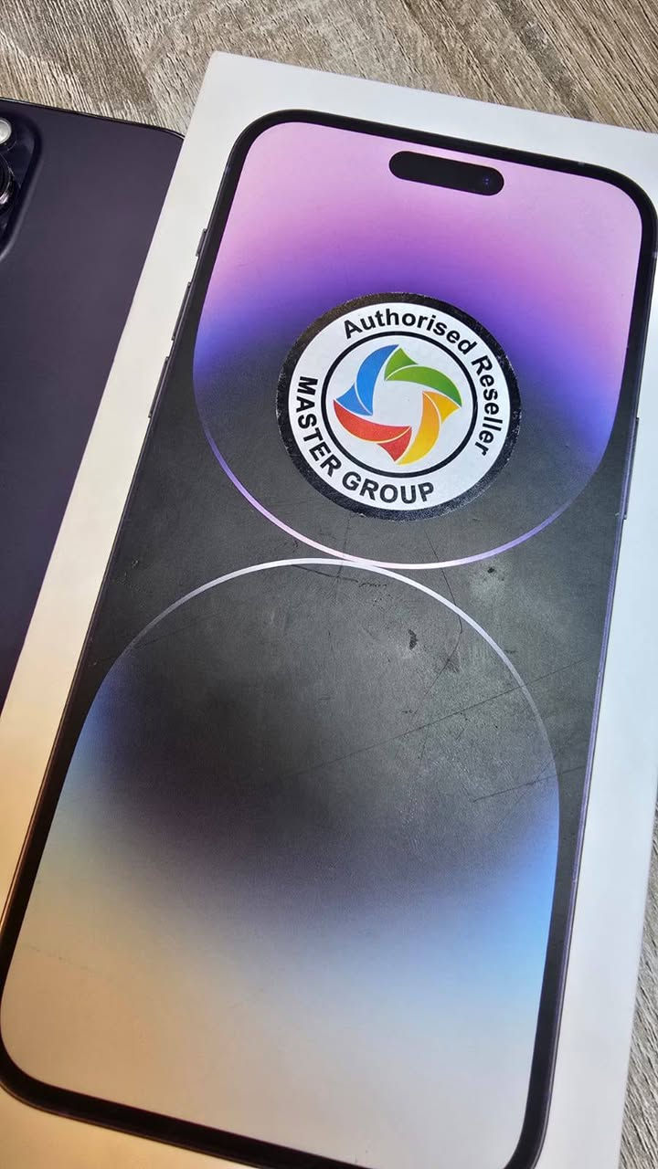 ايفون 14 بروماكس عربي شرق اوسط ضمان وكالة ماستر ذاكرة 256 وبطارية 81 بلادية جهاز لامرفوع بطارية ولا مفتوح وبي ضمان .. جهاز جدا نظيف يجي ويا كارتونة والكيبل الاصليات مالته.. سعره 885 الف.. مكاني بغداد الاعظمية ***********
