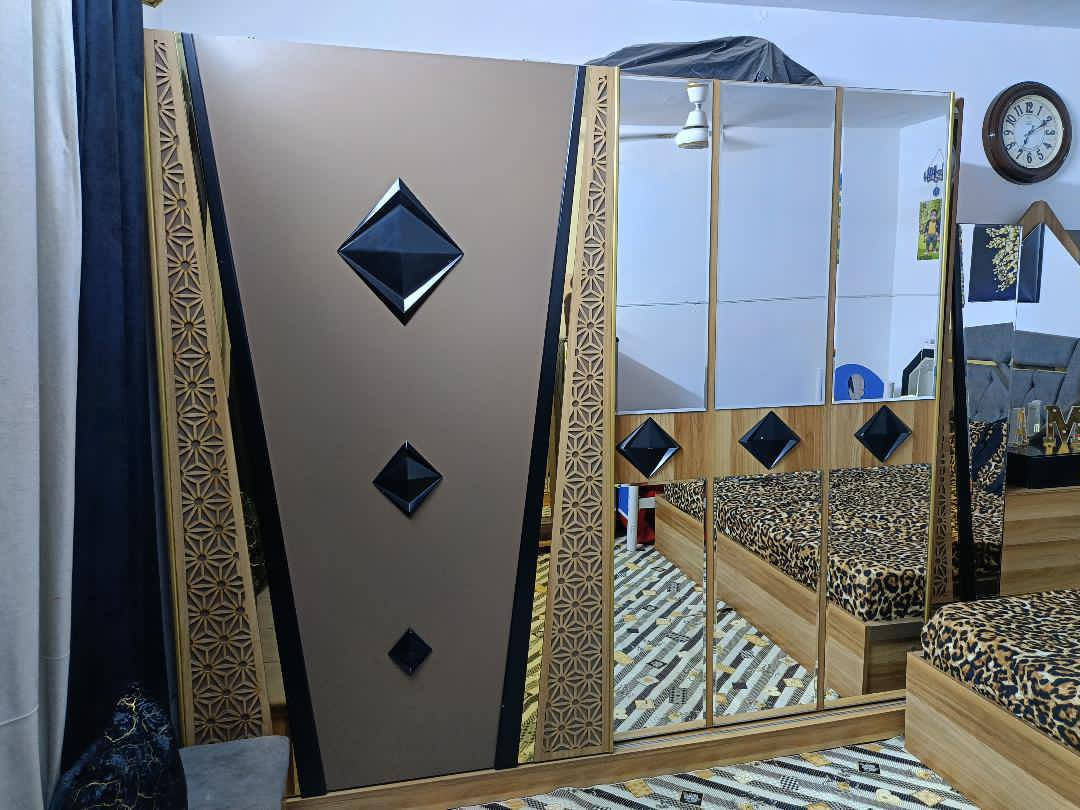 غرفه نضيفه جدا سعره 700الف هذه رقمي ***********
