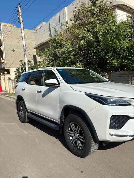 السلام عليكم تويوتا فورتشنر للبيع 2024 رقم بغداد باسمي مكفولة 
ماشية 37 الف 
4 سلندر 2700
فور ويل 4*4 
٧ راكب 
السعر 305 $
بغداد المنصور 
*********** بغداد
