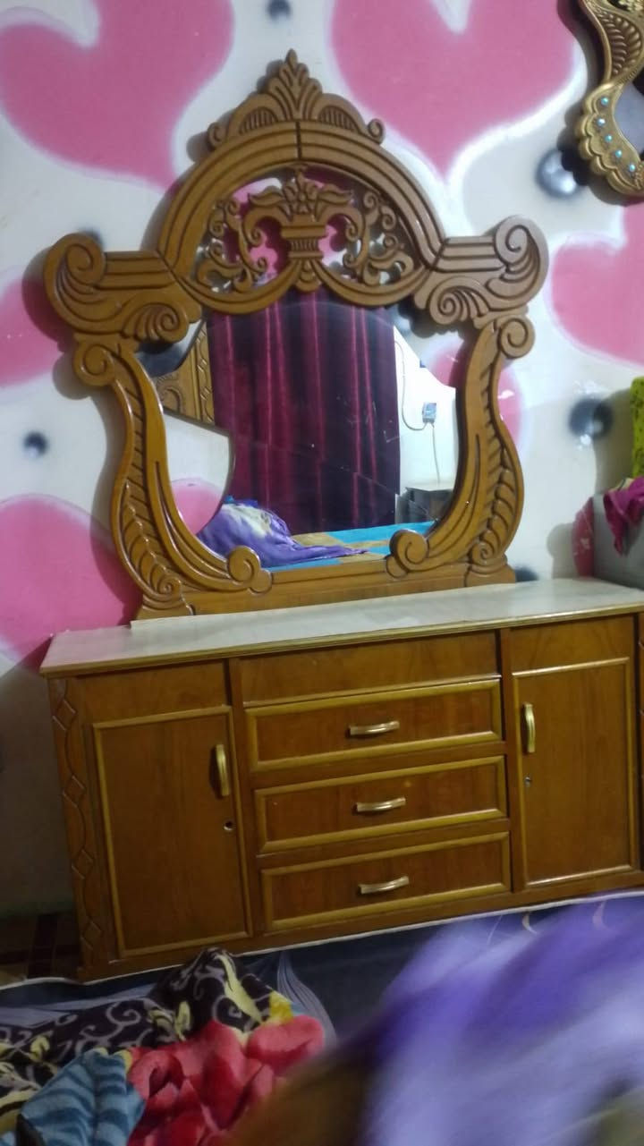 السلام عليكم غرفه ام الخمسه تسقام درجه اولى مستخدمه شيء بسيط مكانها الحله سعرها 750 وي فيها مجال حق الجيه واللي يجيها به خير ويتدلل***********
