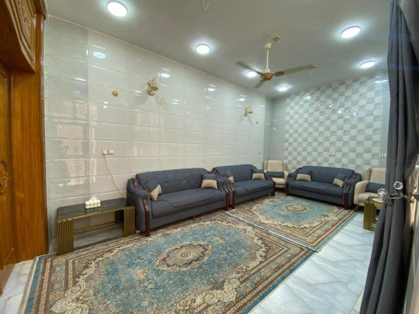 بيت طابقين مساحه٢٠٠ متر بناء جديد يحتوي على استقبال + صاله وغرف عدد ٢ ومطبخ حار وبارد  ومكشوفه طابق الاول والطابق الثاني غرف عدد ٢ وحمام شغل درجه اولى
بيت طابقين مساحه٢٠٠ متر بناء جديد يحتوي على استقبال + صاله وغرف عدد ٢ ومطبخ حار وبارد  ومكشوفه طابق الاول والطابق الثاني غرف عدد ٢ وحمام شغل درجه اولى 
موقع مميز قريب على الشارع وركن مالته مدرسة ابتدائية ومتوسطة 
العنوان : المطار شارع الشفلات ـ بشارع الحبوبي  اقرار محكمه طابو زراعي 
عرض الشارع ٨ واجهة البيت ١٠ مربع 
والسعر قابل لتفاوض تفضلوا خاص 
لو على الرقم ***********
