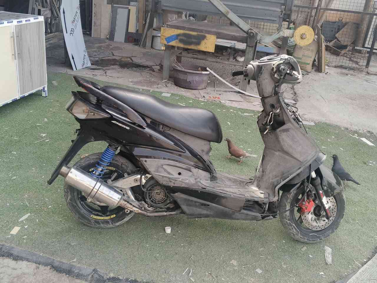 سلام عليكم 
سكنز فحل دراجة خير من الله سلف بكل وقت اني اطلع لشغل ب 7 الة ربع دراجة ربع نكرة دراجة حلوة بس فقط عيبهة تبخير خفيف بس بدايت تشغيل صالنصة رياضي والله بس صالنصة ماخذهة ب 85 الف عنولت بغداد البياع 375 بيهة كلش كلش بصيط، ***********
