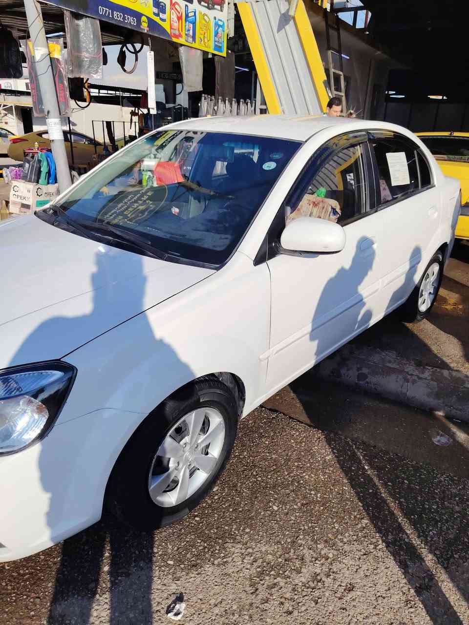 على بركة الله
كيا ريو 2011 اللون ابيض رقم اربيل دولي 
مكينة وكير شرط مكينه 16 
كابون بانزين ماستر راعيها الشرعي بالموصل حي بيسان شرط الوكالة التحويل 
هزة ورقم وسنويه وفحص مروري جديد 
حادثها جاملغ وبنيد جهة السايق وبيها باب النفر والورة تبديل نفس اللون غير شي مبيها 
تبريد تدفئة شغال كهربائيات كامله كله شغال 
السعر 98 وبيها مجال بسيط للتواصل اتصل او خاص *********** مكاني حي الشيماء
