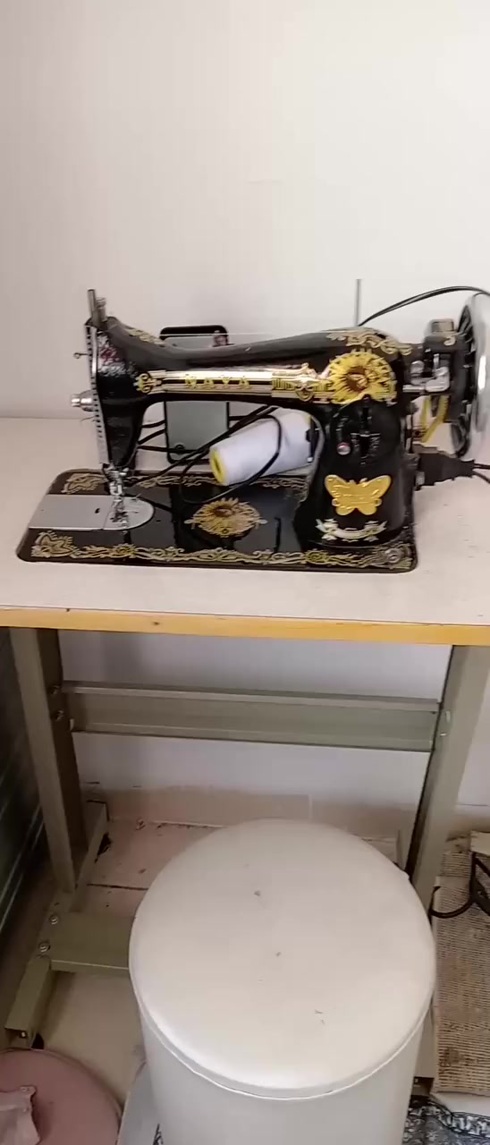 أغراض للبيع غرفة نوم بيها مجر مكسور وفطر بجامة الكنتور كناتير بابين  عدد ٢ مكينة خياطة فراشة جديدة ميز كراسي بلاستك


**إذا كنت صاحب هذا الإعلان وتريد حذفه لأي سبب، رجاءا أرسل رسالة إلى الدعم الفني**