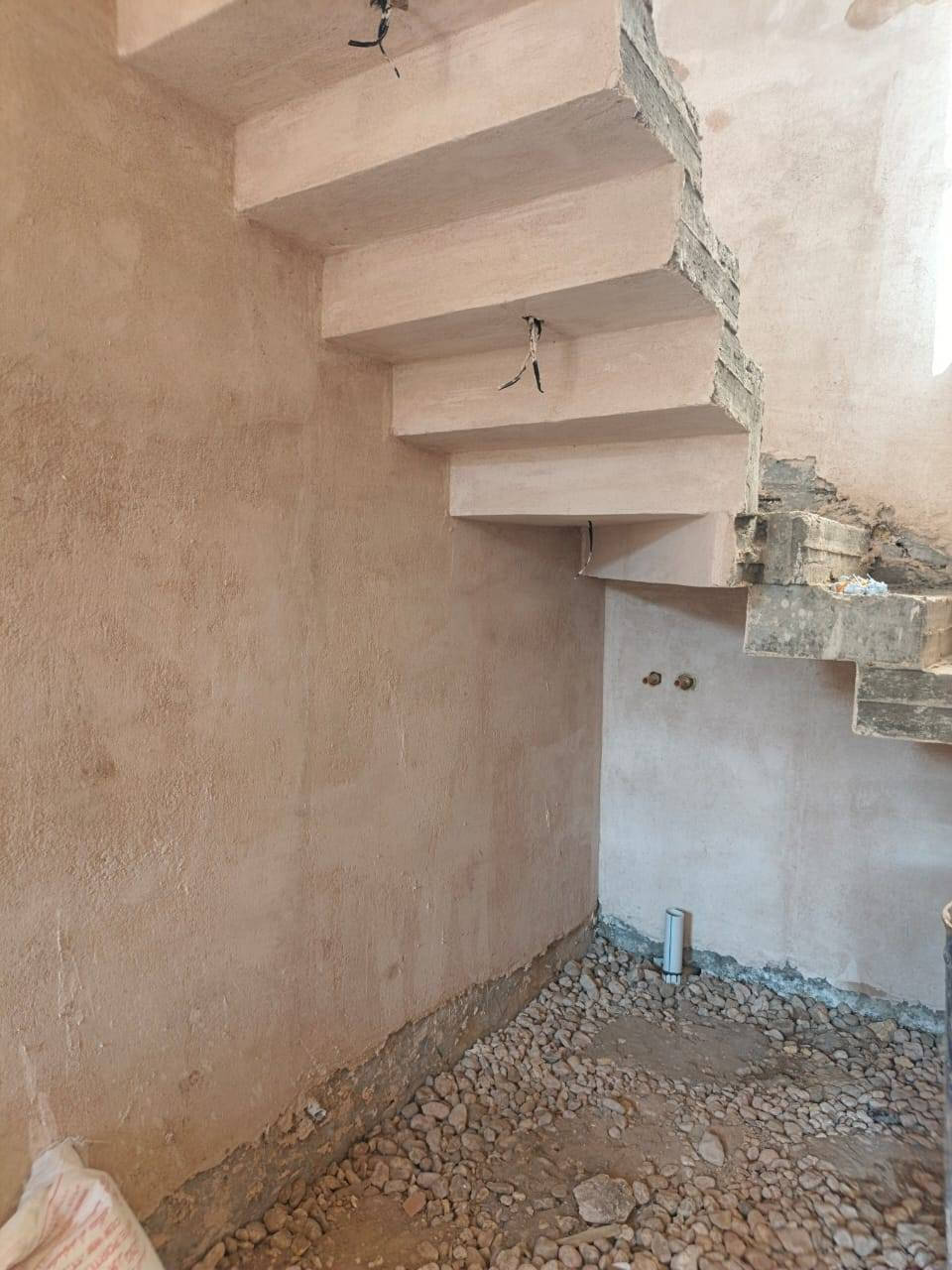 السلام عليكم بيت ١٠٠متر شارع ٨٠ طريق شريفه الجديد قيد الانشاء ٨٠ وبي مجال قليل لاستفسار على الرقم*********** مامتواجد على الفيس
