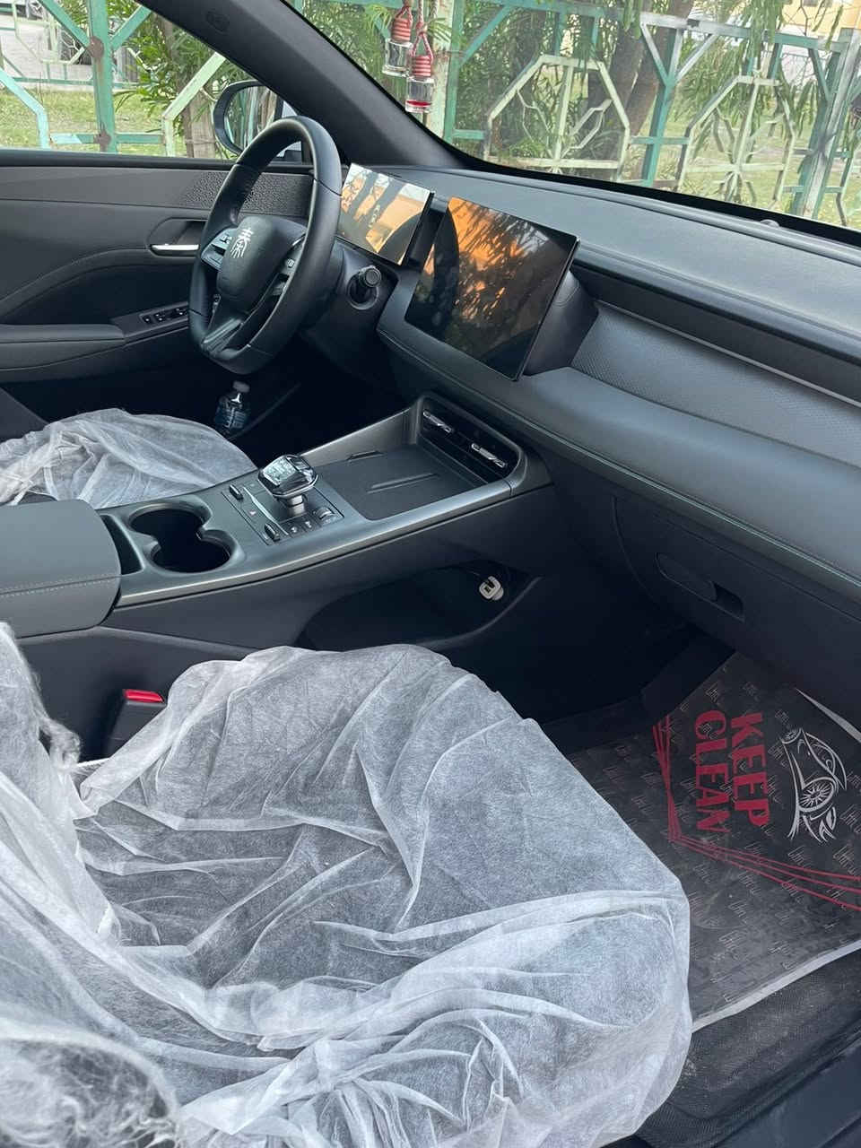 بيوايدي موديل ٢٠٢٥سياره عل وضعيت شركه ماشيه (٤٠٠٠) الف  اخت زيرو داخل زيتوني ويل كروم كفاله من صبغ وشخط   وتبديل سياره بسمنه كافت الملحقات  وياهه كامله رقم بغداد سعر (١٩ و٢٠٠ )  مكاني بغداد الشعله اي ستفساره على هاذا الرقم ( ***********) ويتساب فقط

