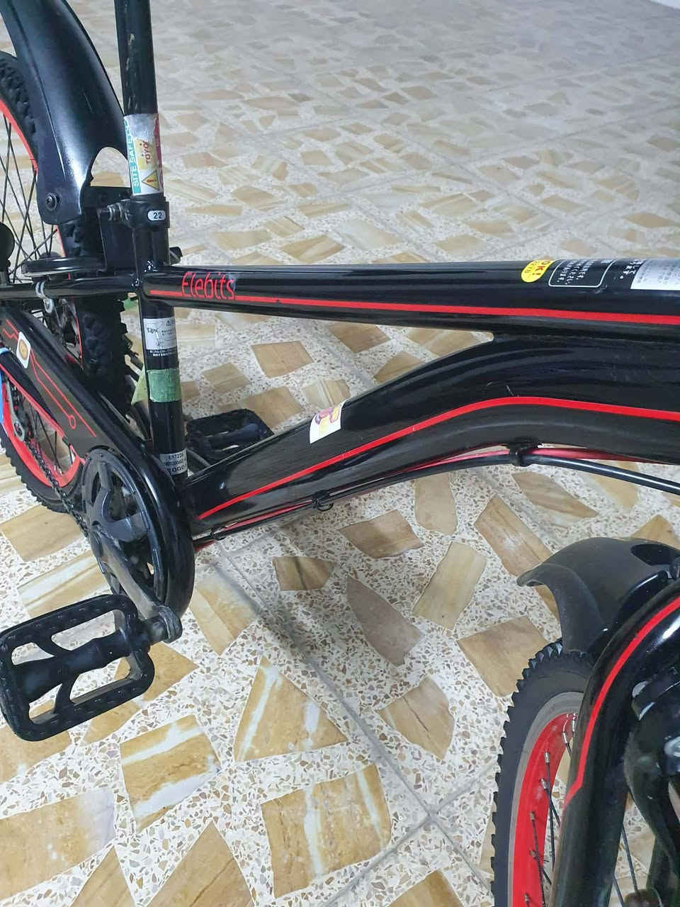 السلام عليكم
الحلال للبيع 
باسكل جبلي حجم 22 الباسكل كفاله عامه من التاير للتاير الباسكل حيل حلو وكاعد فول باسكل كلشي شغال كير قمچات بريكات تايرات الاصليات مالو القمچات الاصليات مالو الباسكل سعرو 75 وبي مجال خاص او رقمي ***********
