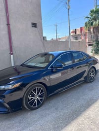 كامري موديل 2023 se ✅سيارة ماشيه 53mile  ✅مكينه2500 4سلندر   رقم بغداد...