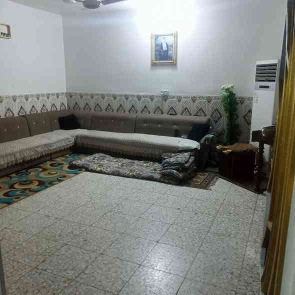 بيت اللبيع مساحة ٢٠٠ متر قاطين غرفتين نوم بل قاط الثاني وغرفتين جوة مكانة بغداد  قرب كراج الاسدي جامع زينب الكبرى شارع المواكب منطقة ٣٠٠ بل بداية السعر ١٤٥ هذ رقم والدي ***********
