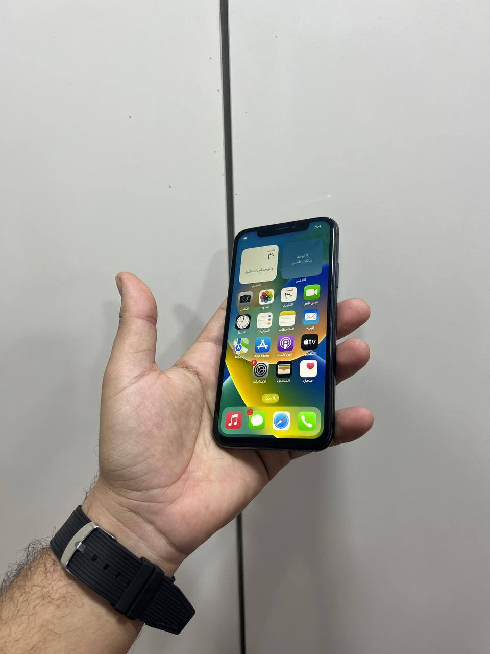 ايفون X ذاكرة 256GB، جهاز نضيف وحلو نضافة 100%.
مستبدل شاشة أصلية، الجهاز شغال وسلس وما بي أي مشاكل بالاستخدام اليومي.
الكامرات حالياً واقفة، ما أعرف إذا فلاتة أو عط،  بالكامرات نفسها.
💰 السعر: 95 ألف؛ قفل قفل 
📍 العنوان: بغداد - البياع
📞 ***********
📲 متوفر واتساب
🚚 يوجد توصيل داخل بغداد
الجهاز مرتب وخو جديد، والمعاينة خير برهان.
