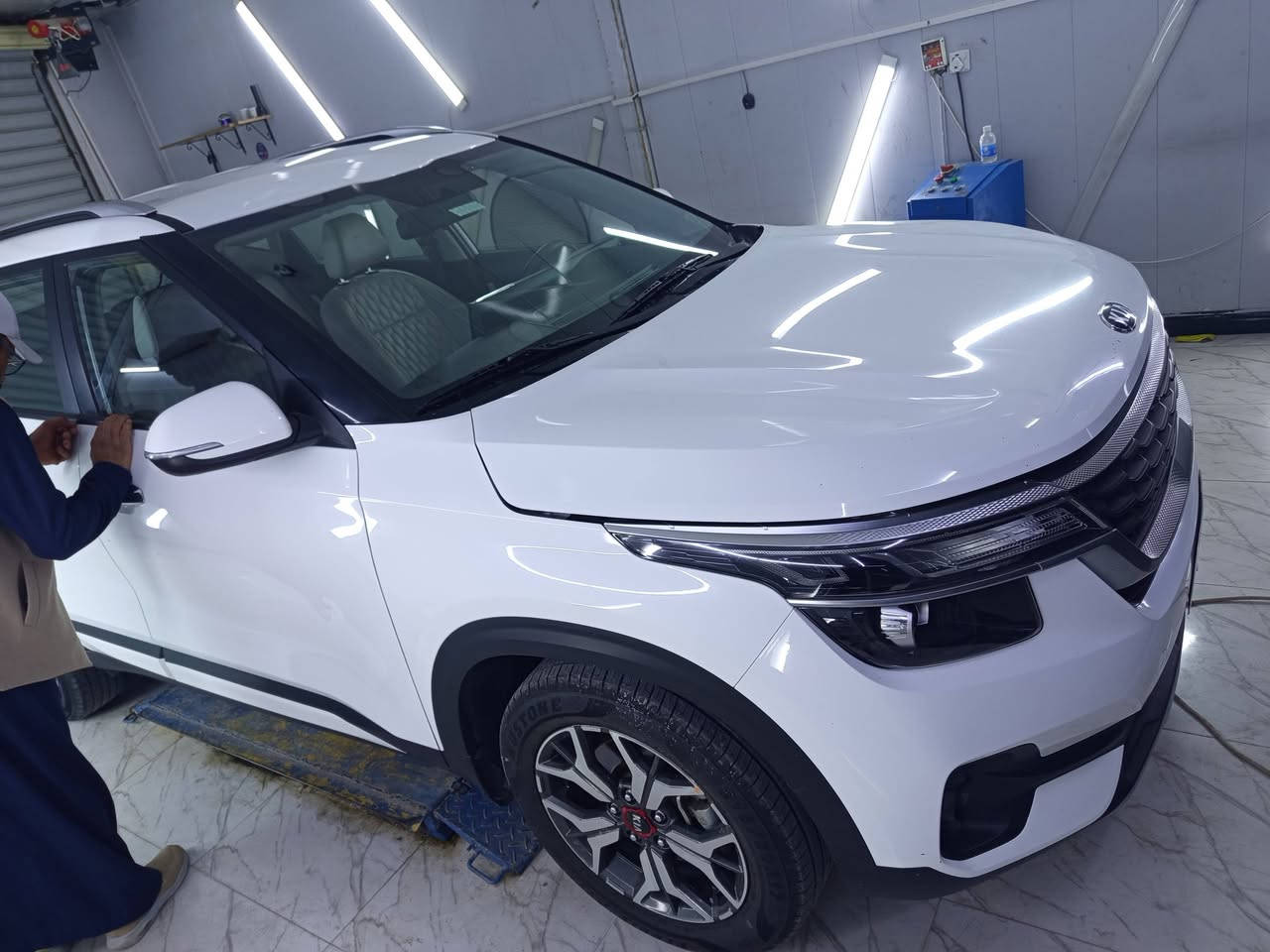 كيا سليتوس للبيع
موديل 2020 
محرك 1600. دوش 
وارد خليجي السياره شركه 
مكفوله كفاله عامه من الضرر والصبغ 
السياره ماشيه 139.000 .km 
السياره فول مواصفات عده الفتحه السقف 
السونار مالته موجود وجديد 
تبريد قطعتين كشنات جلد طبي رقم السياره بغداد وباسمي تحويل ثاني يوم تخم تاير جديد اوراق وكتلوكات الشركه موجودة بيها الاسبير بعده منازل منها
العنوان الفلوجه 
السعر 155 $ 
للاستفسار ***********
