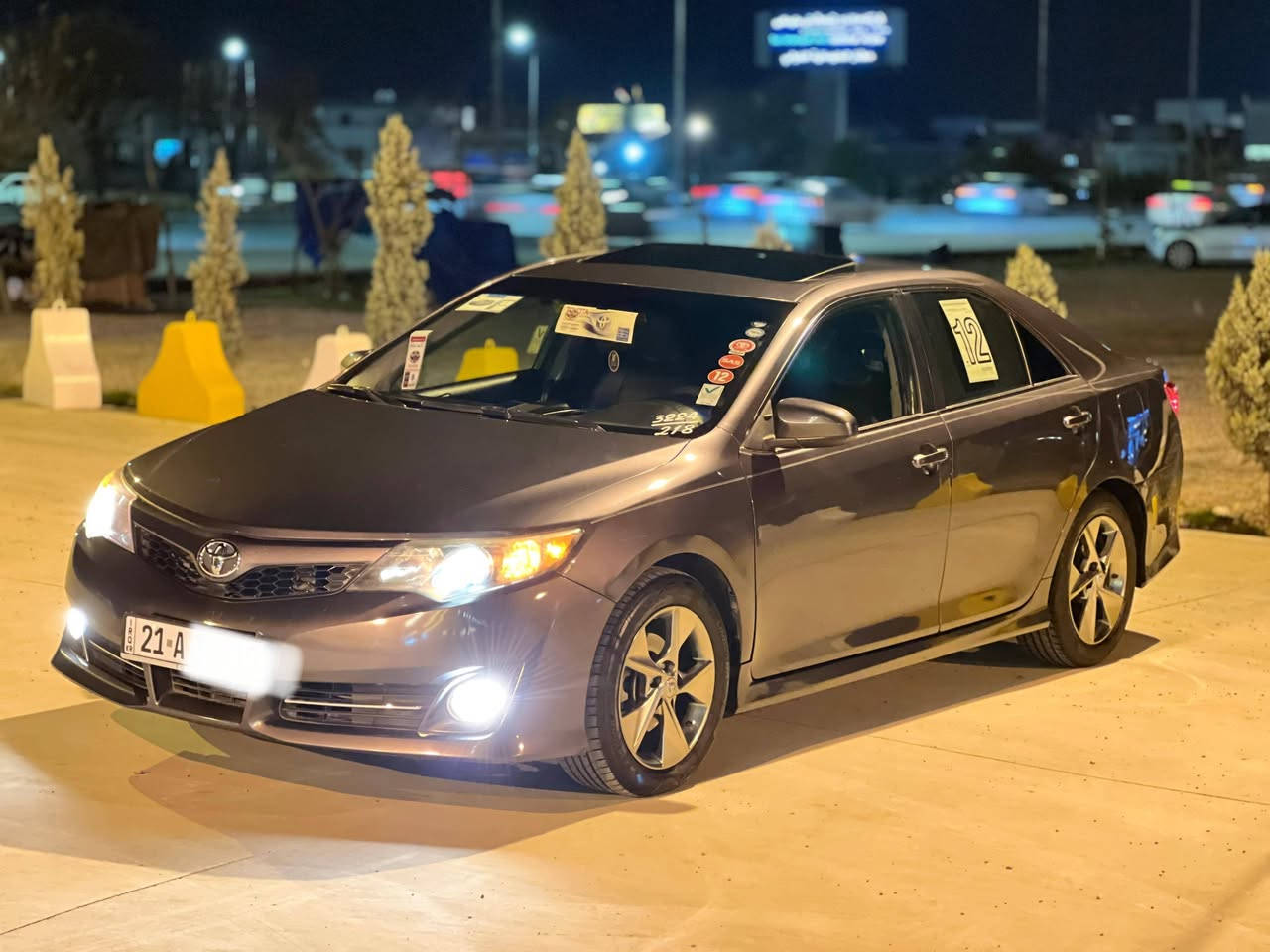 السلام عليكم اقره التفاصيل بل كامل اذا عجبك اتصل 👇للبيع: تويوتا كامري 2012 SE
فول مواصفات 6 V ✈️ سلندر بارنوما فتحة سقف 
رقم سليمانيه الجديد بسمي قبل أسبوع حولتهه كله جديد

--- تفاصيل السيارة:

ماشية فقط 70 ميل – شبه جديدة

فول مواصفات +  (فتحة سقف 
كشن كهرباء 
بصمه تشغيل
بصمه بوب 
السيارة خالية من الضرر فقط جاملغ كلير أمريكا 

فقط بخ (رش) – بدون أي صدمة أو شاصي

---

 مواصفات تويوتا كامري 2012 SE V6 المواصفات الكاملة:

 المحرك والأداء:

محرك V6 سعة 3.5 لتر

قوة 301 حصان

قير أوتوماتيك 8 سرعات

نظام دفع أمامي (FWD)

تبديل سرعات من المقود (Paddle Shifters)

نمط قيادة رياضي + عادي + اقتصادي

 الراحة والداخلية:

مقاعد جلد رياضية مع تطريز رصاصي 

مقاعد أمامية كهربائية

فتحة سقف

شاشة كبيرة وسطية تعمل بال كار بلي 

تحكم كامل من المقود

تشغيل بصمة + دخول ذكي

 السلامة والتقنيات:

كاميرا خلفية + حساسات أمامية وخلفية

نظام تثبيت السرعة الذكي 

وسائد هوائية كاملة

نظام مراقبة ضغط الإطارات (TPMS)

 الخارج

جنوط ألمنيوم مقاس 19 إنج

مخرجين عادم مزدوجين (Dual Exhaust)

 السيارة جاهزة بالكامل، ما تحتاج أي صرف أو تصليح
 بإمكانك المعاينة والاتصال بأي وقت

رقم صاحب سيارة ***********
ملاحظة بس الجناي يتصل كلشي موضح بل منشور تحياتي للجميع
