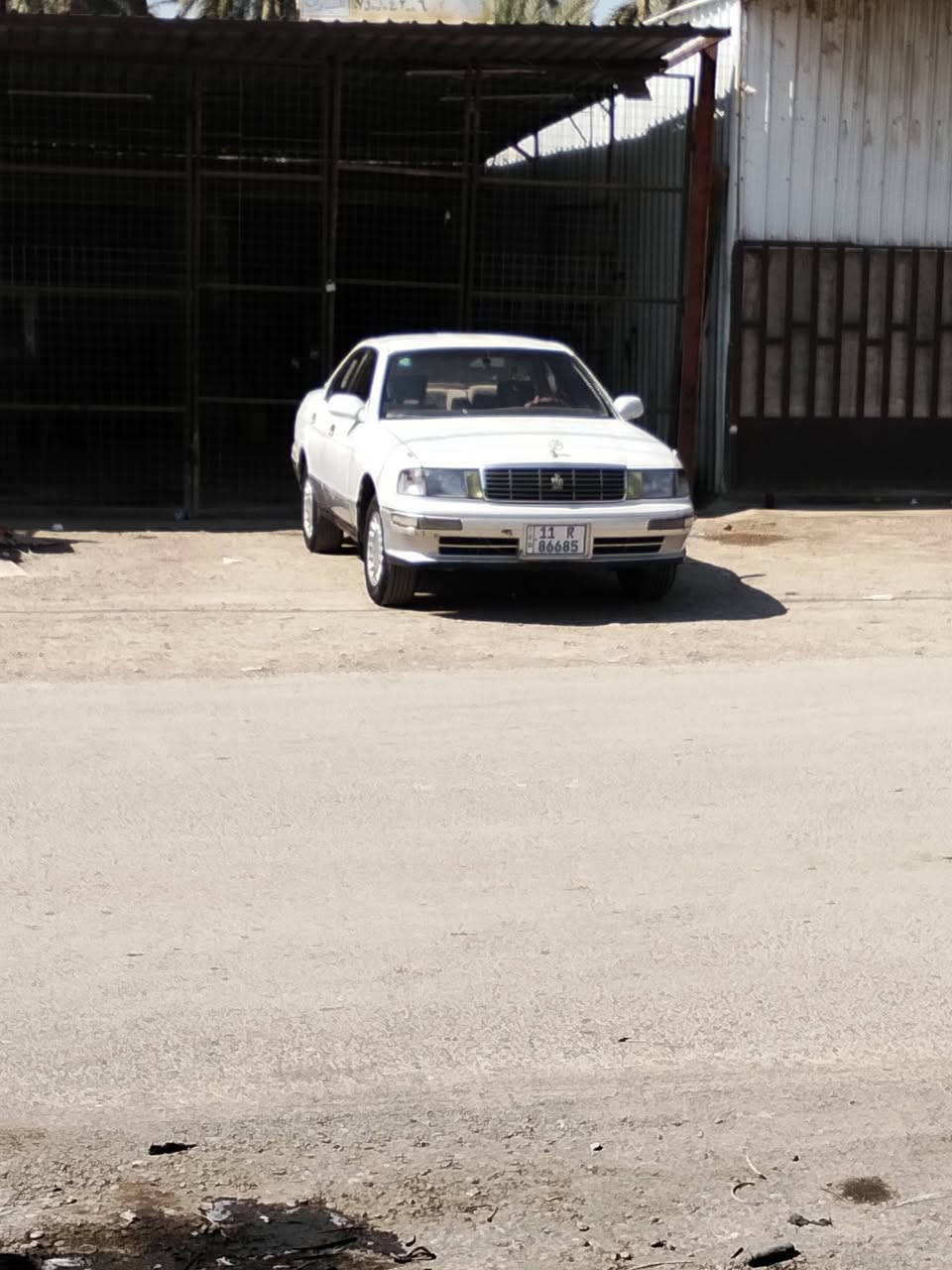 سلام عليكم بطه موديل 92 رقم بغداد
بسمي سياره كدام عينك نضافتها 
نقصها بس غرفه دوشمه يرادلها وبطاين يعني غرفه 
مكاني بغداد ***********
