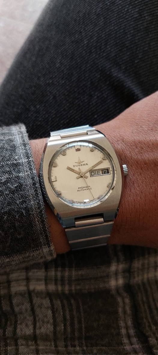 لبيع من نوادر . دوجينا . سويسري .
مكنة اوتوماتيك . 
مكنة 25 حجر 
قطرها 36او 37
منفد شهري والاسبوعي 
ساعة نظافة ممتاز 
وسعرها ١٧٥ ألف.


**إذا كنت صاحب هذا الإعلان وتريد حذفه لأي سبب، رجاءا أرسل رسالة إلى الدعم الفني**